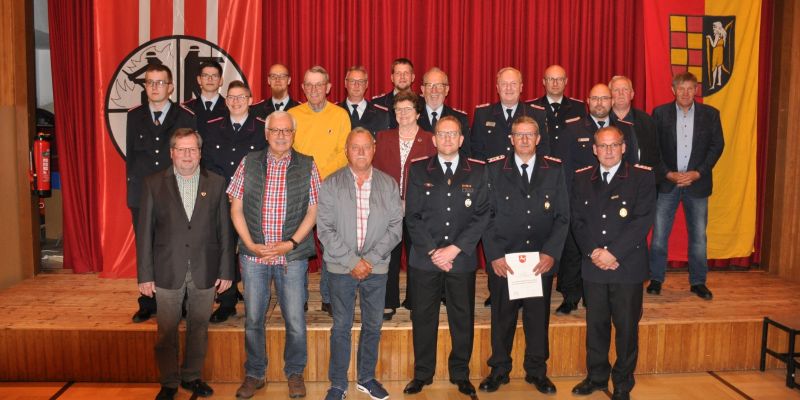 Neuwahl des Kommandos und viele Ehrungen und Beförderungen auf der JHV der Feuerwehr Deensen