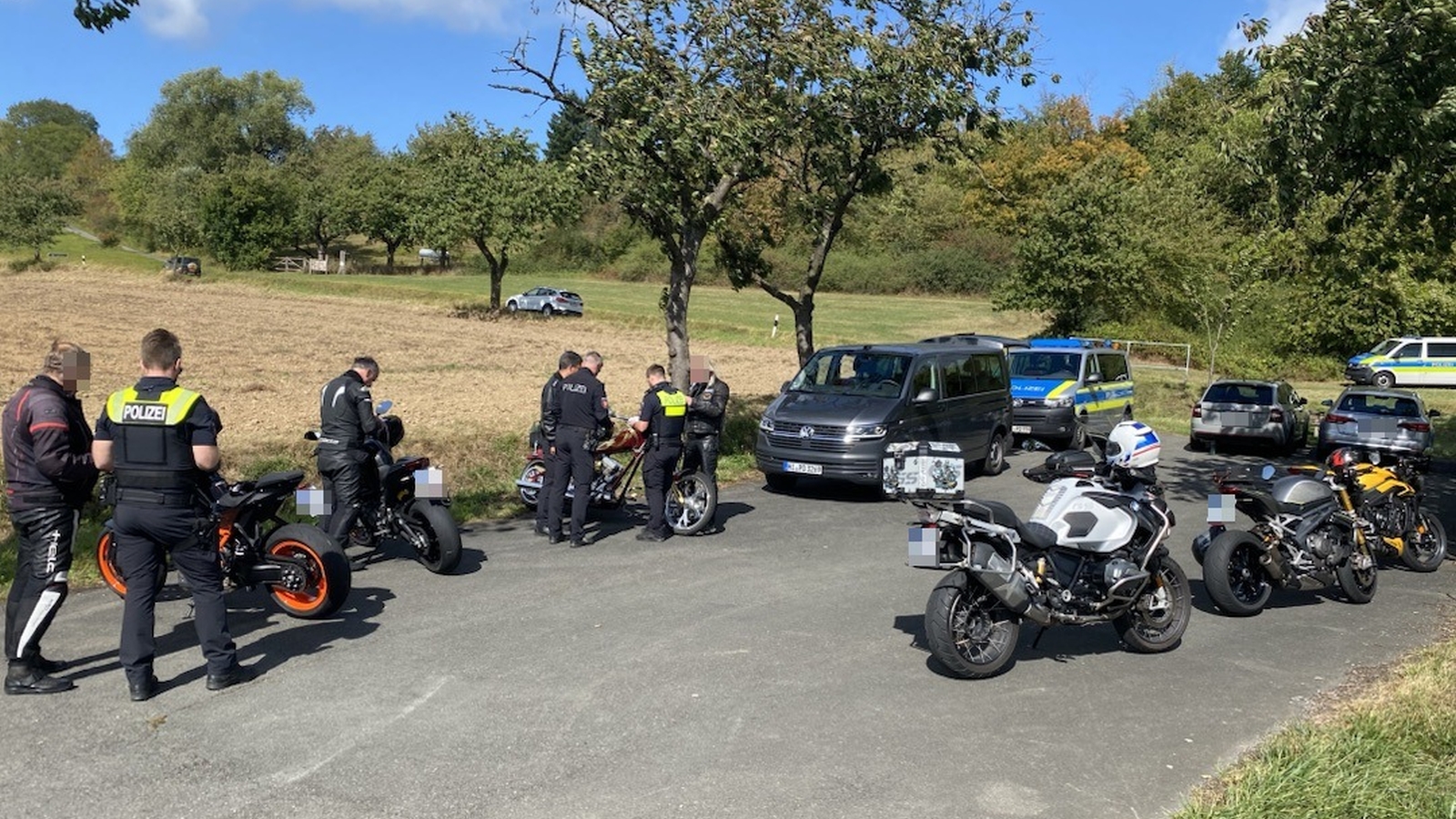 Polizeikontrollen in der Rühler Schweiz: Motorräder im Fokus der Beamten