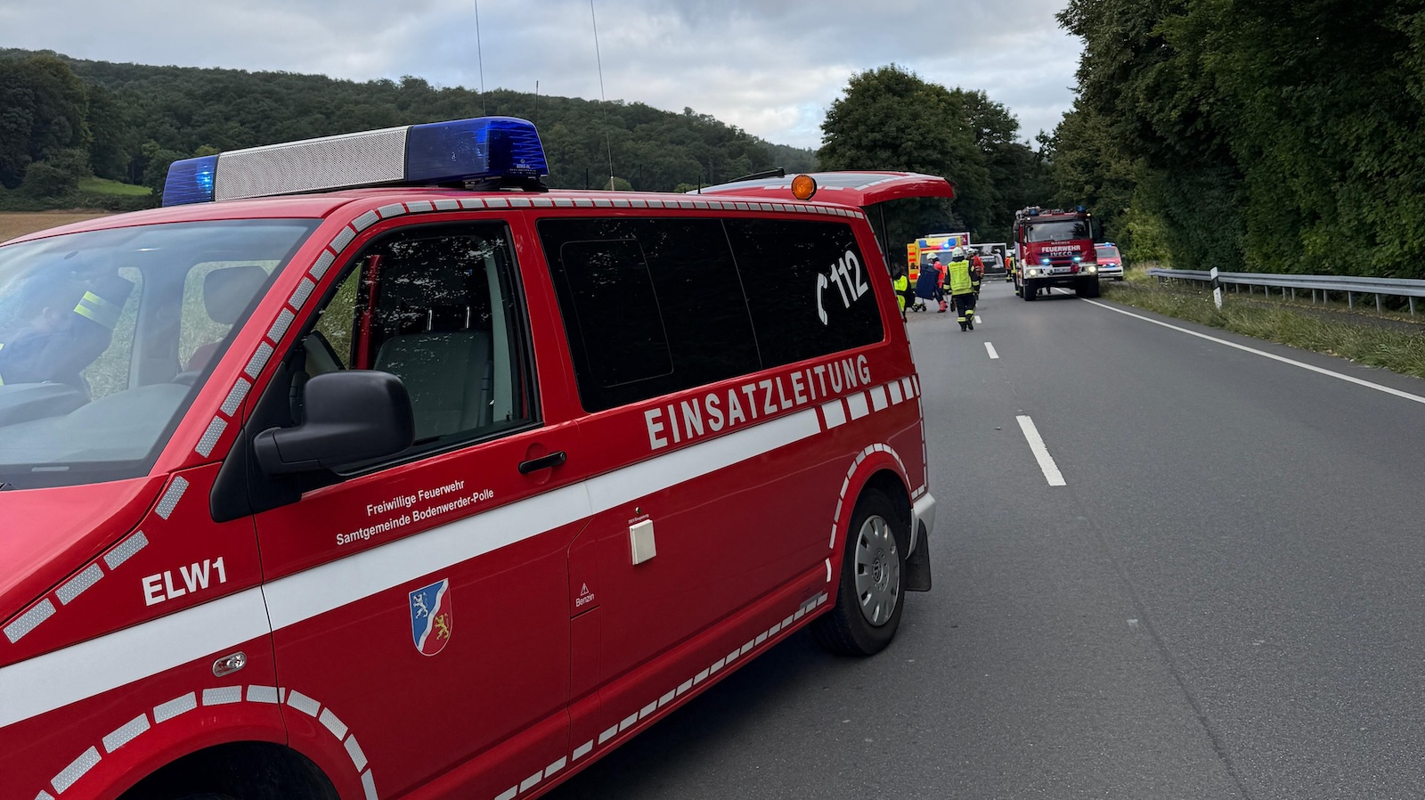 Unfall auf der B83 bei Pegestorf – Auto überschlägt sich