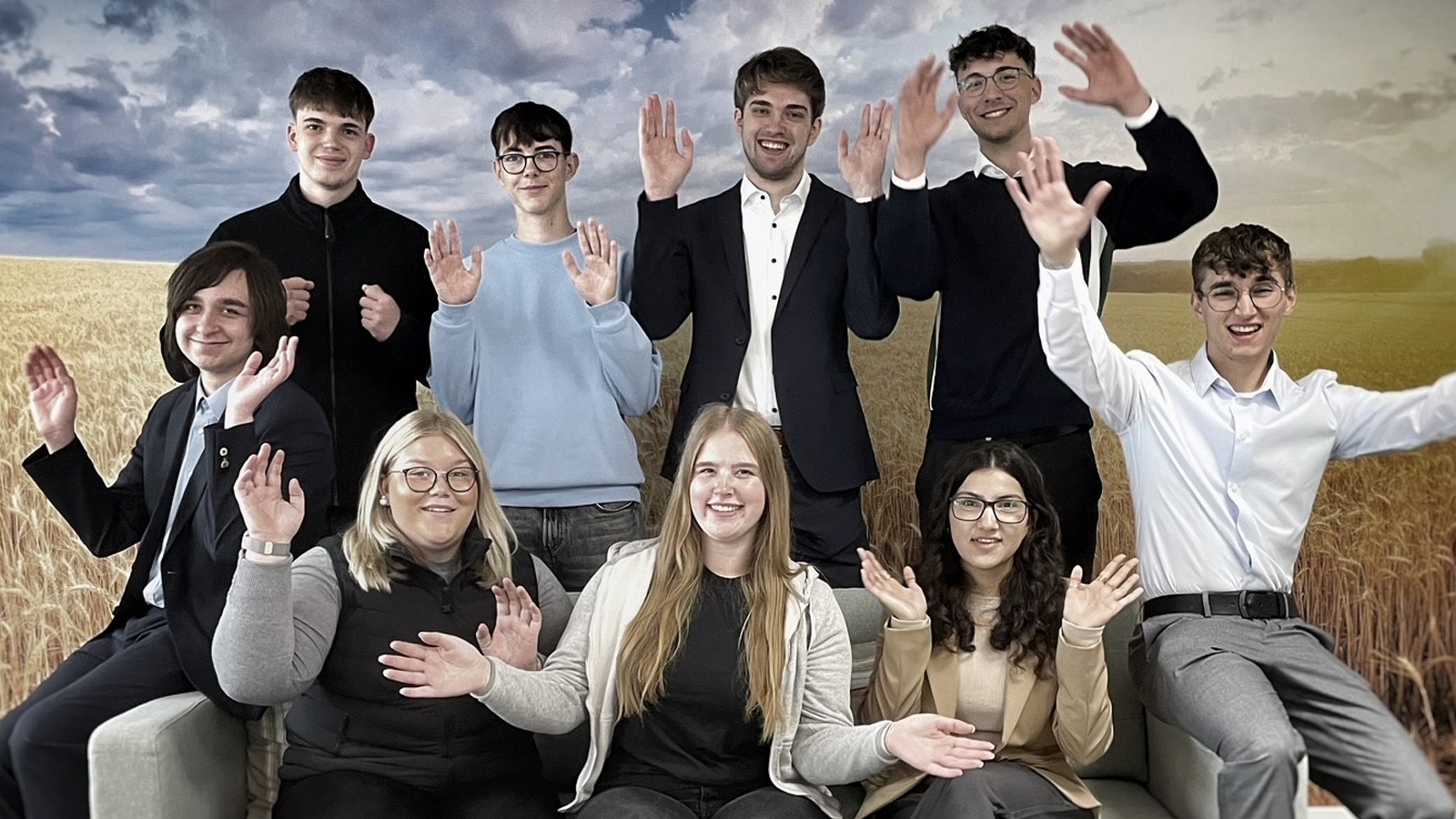 Ein Schritt in die Zukunft: VR-Bank in Südniedersachsen begrüßt Azubis und Studenten