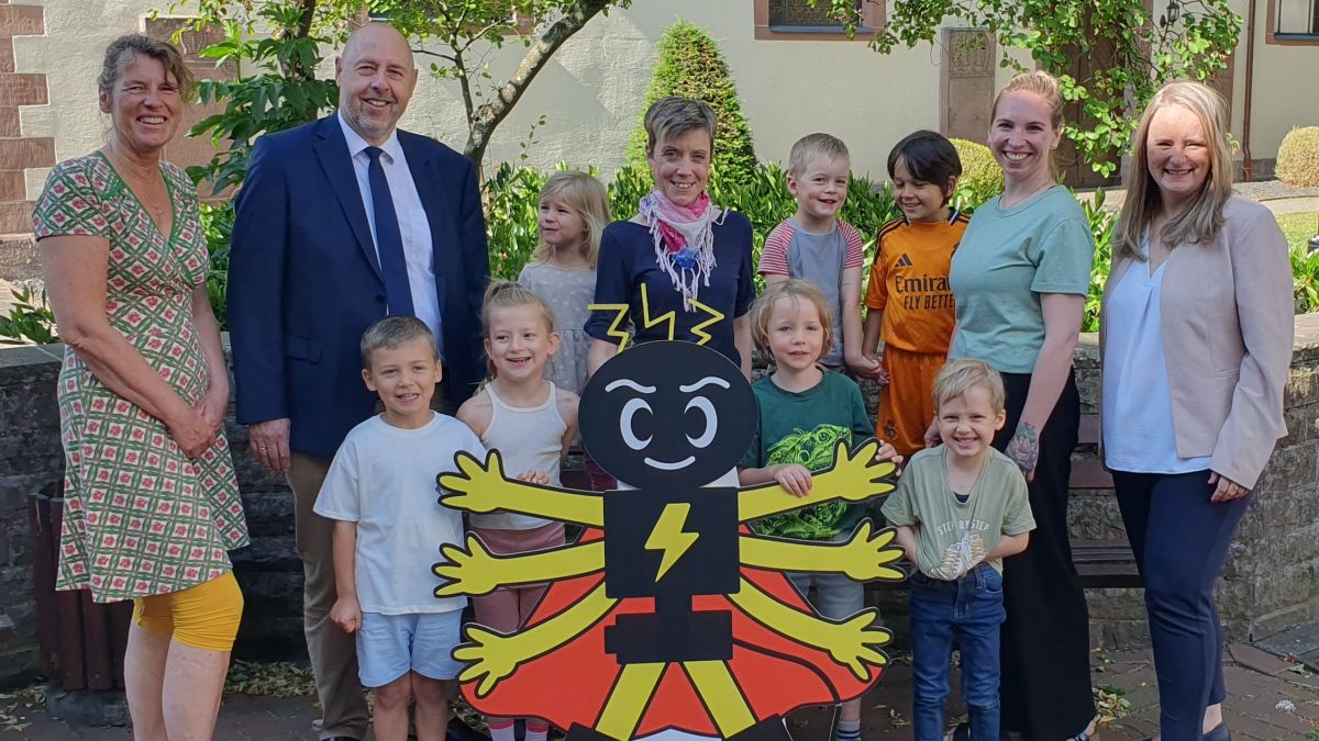 Neues Maskottchen „Blitzi“ bringt frische Energie ins Klimaschutzprojekt „Klimabewegt“