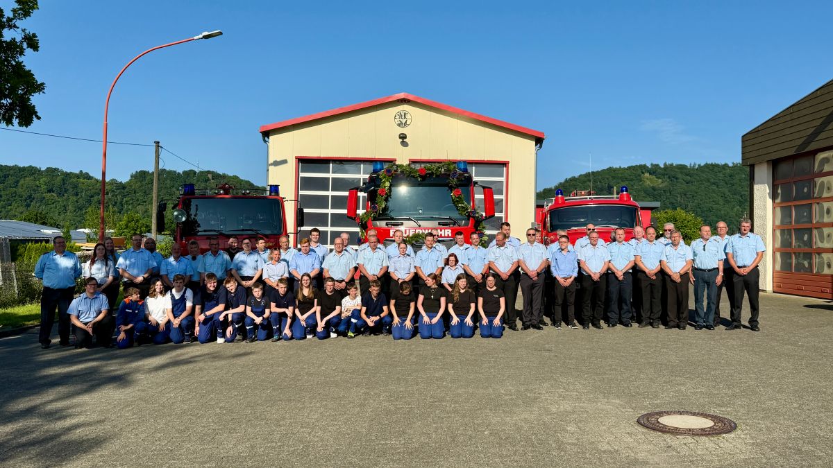 Tanklöschfahrzeug 4000 feierlich an Feuerwehr Bodenwerder übergeben