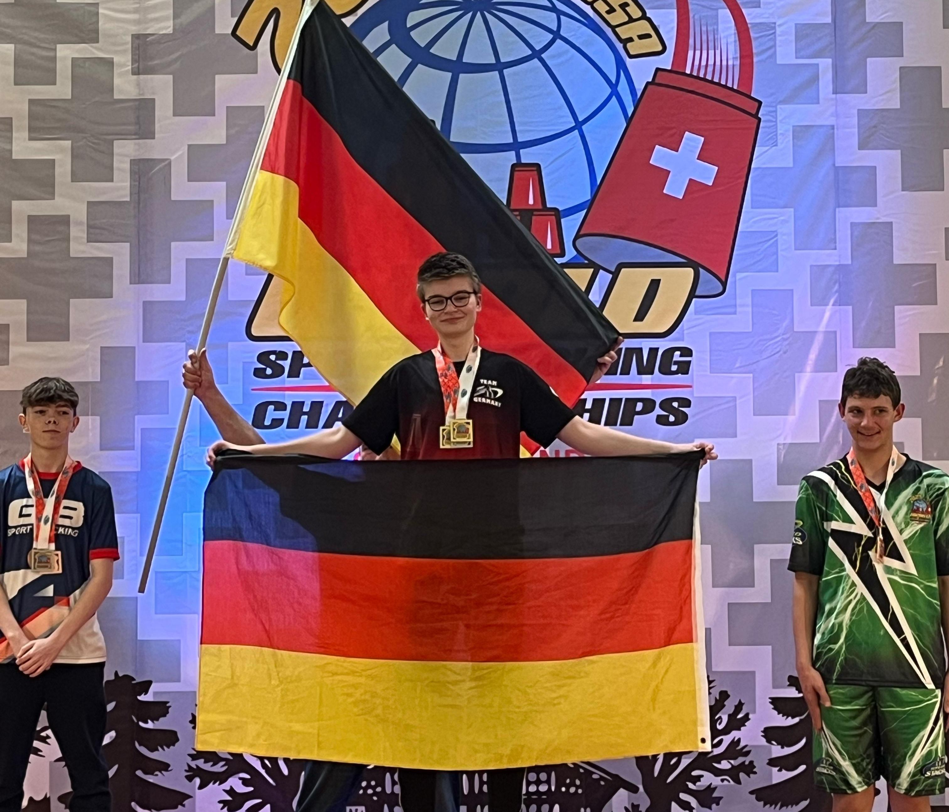 Joshua auf dem Sieger-Podest nach dem Einzel-Finale als Weltmeister.