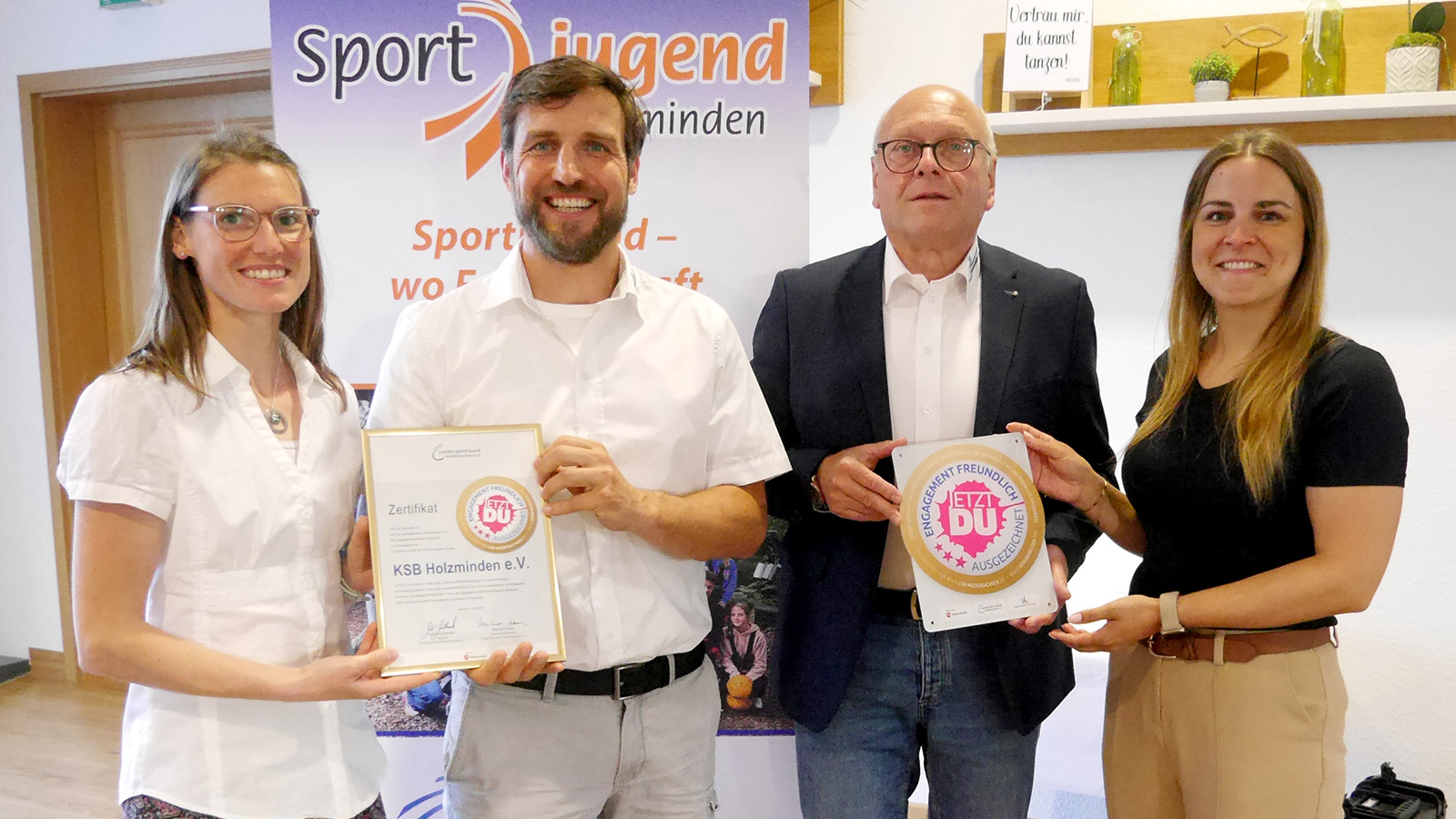 Kreissportbund Holzminden erhält Gold-Zertifikat für vorbildliche Bedingungen im Ehrenamt