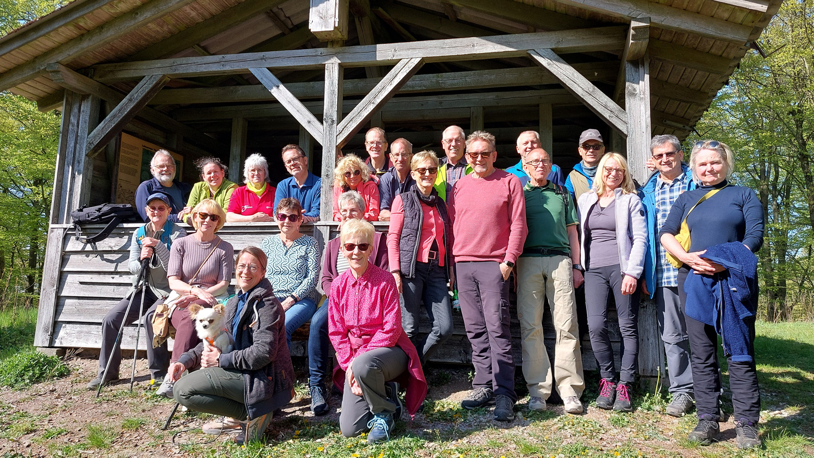 Tanzsparte des MTSV Eschershausen wandert zur Moosberghütte und genießt Frühlingstour
