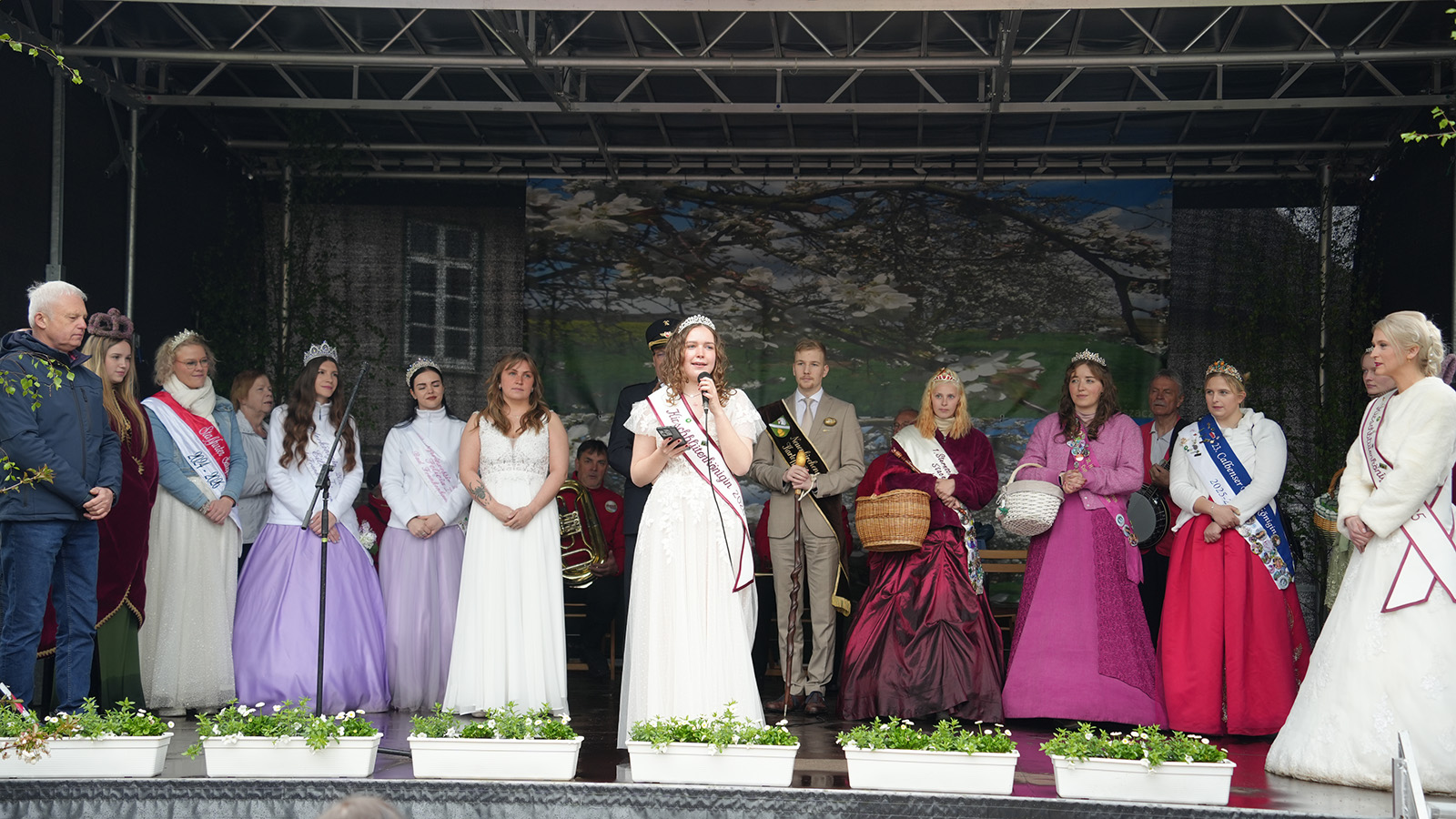 Tradition und Gemeinschaft: 23. Kirschblütenfest lockt mit Markt, Musik und feierlicher Krönung
