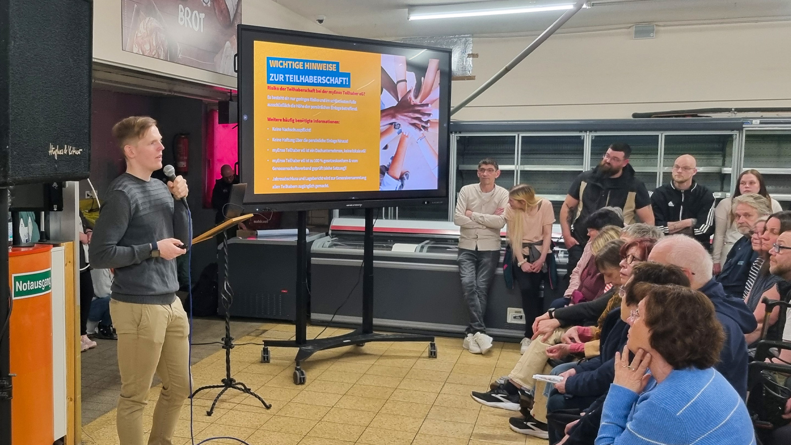 Enso-Mitarbeiter Timo Jacobs stellt das Konzept vor.