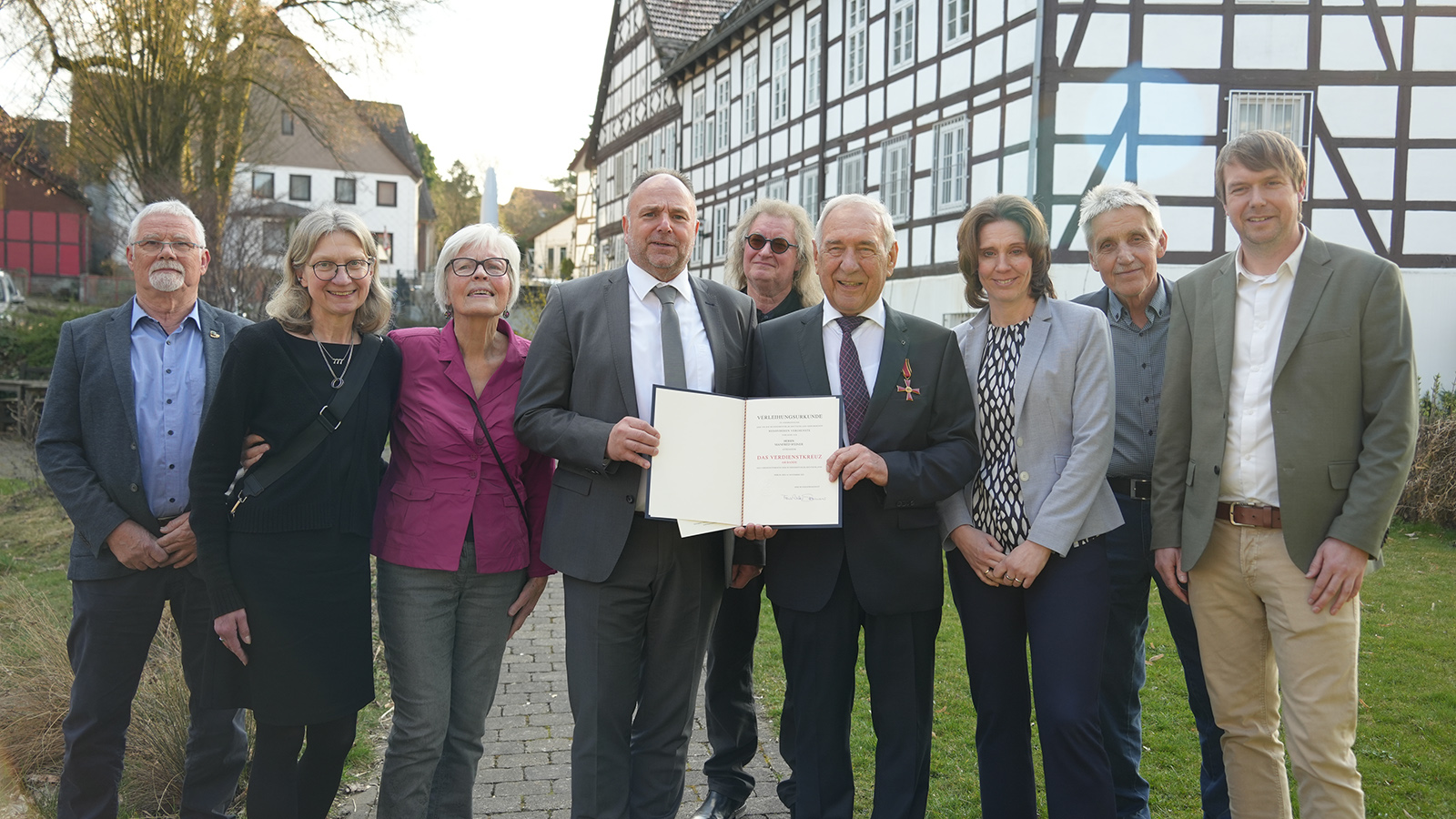 „Manfred Weiner und Ottenstein – ein und dasselbe“: Bewegende Ehrung mit Bundesverdienstkreuz