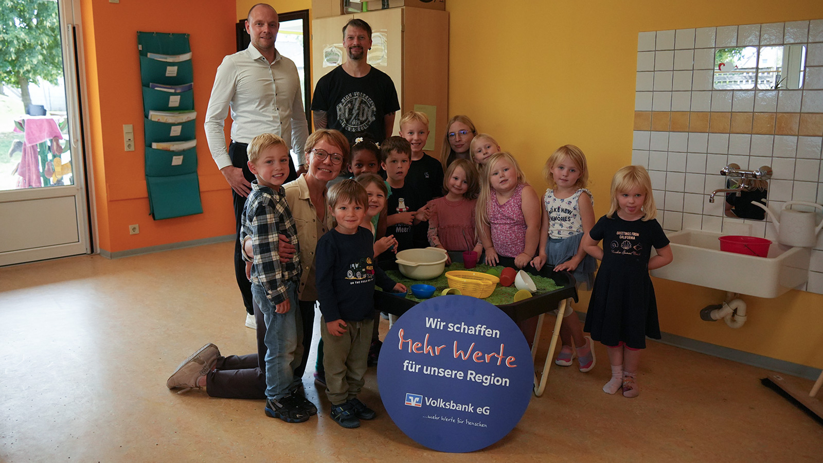 Volksbank-Förderung ermöglicht neue Angebote für Kinder im Kindergarten Deensen    