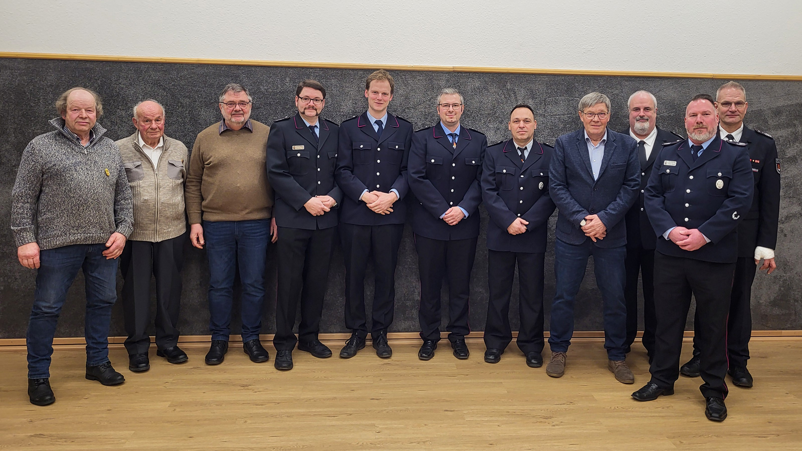 Jahreshauptversammlung der Ortsfeuerwehr Braak steht im Zeichen von Ehrungen und Beförderungen