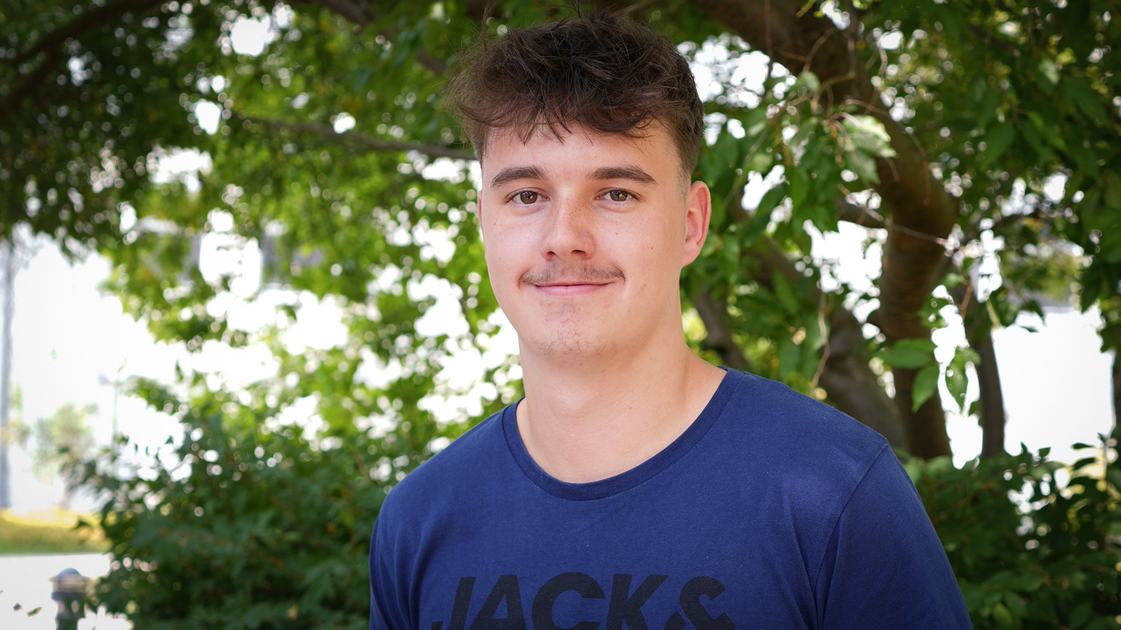 Vom Schülerpraktikant zum Volontär: Aaron Bertram startet sein Volontariat bei den Weser-Ith News