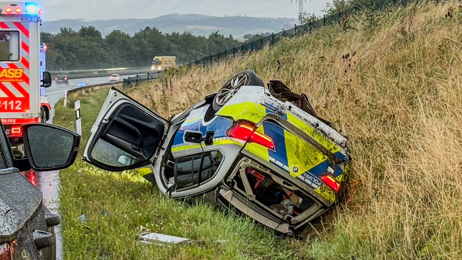 Streifenwagen überschlägt sich auf der A7: Kurz darauf folgt der nächste Unfall