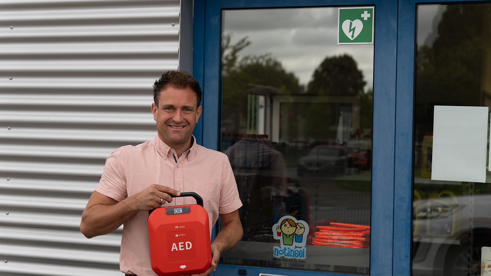 Wenn jede Sekunde zählt: Ostermann in Holzminden rüstet sich mit modernem Defibrillator aus