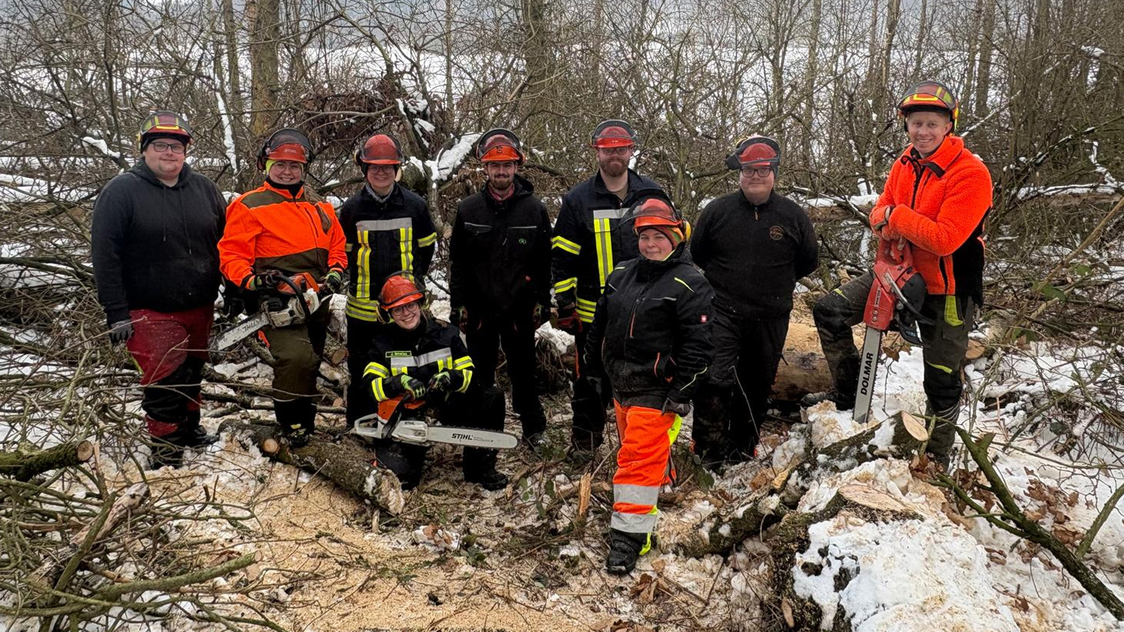 Ortsfeuerwehr Stadtoldendorf absolviert Motorsägenausbildung nach DGUV-Vorgaben
