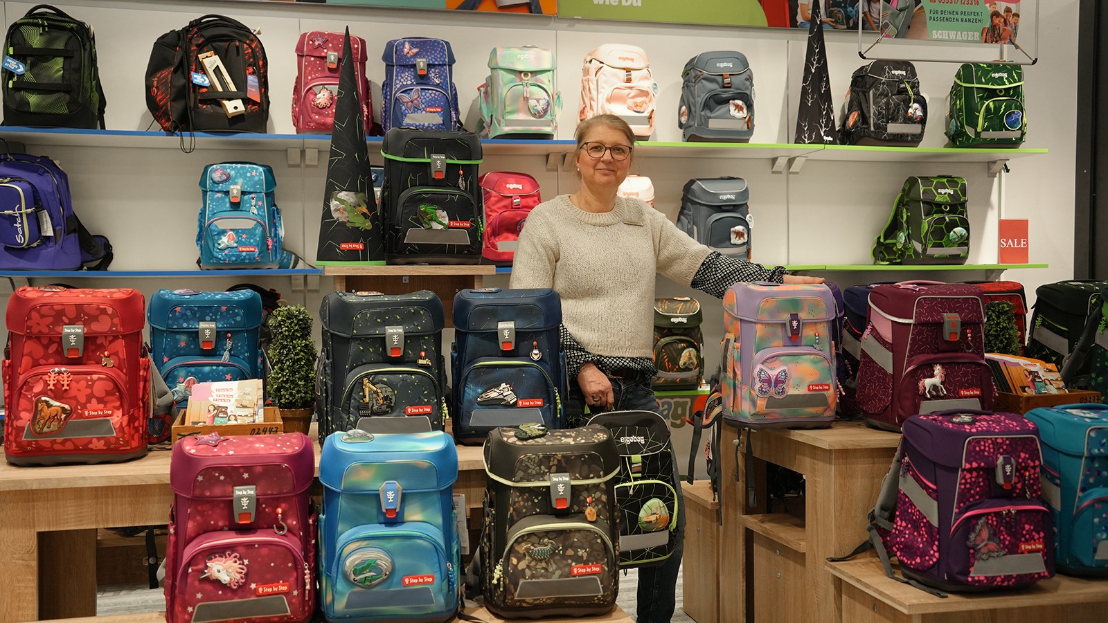 Bestens vorbereitet in die Schulzeit: Schulranzenberatung im Kaufhaus Schwager