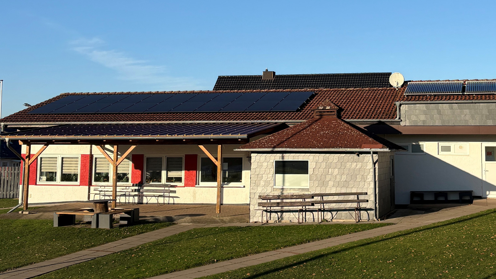 Nachhaltige Energie für das Vereinsheim: MTV Fürstenberg installiert PV-Anlage mit Speicher