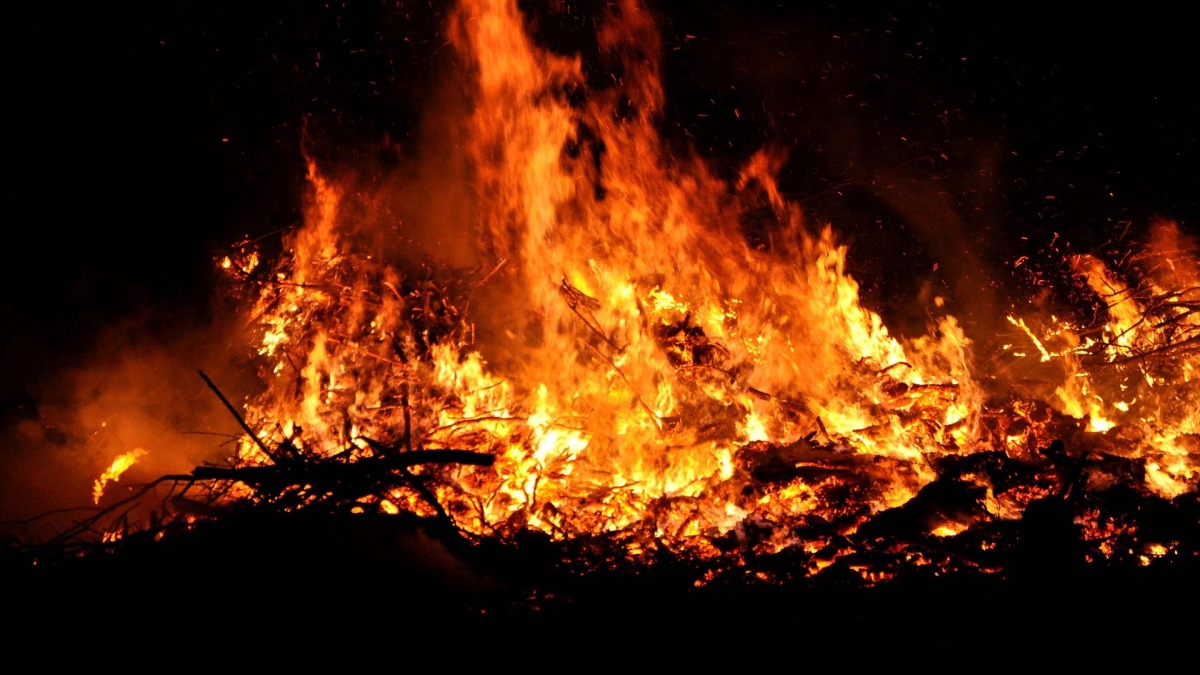 Feuerwehr und MTV Deensen laden zum Osterfeuer mit Fackelumzug am Sportplatz ein