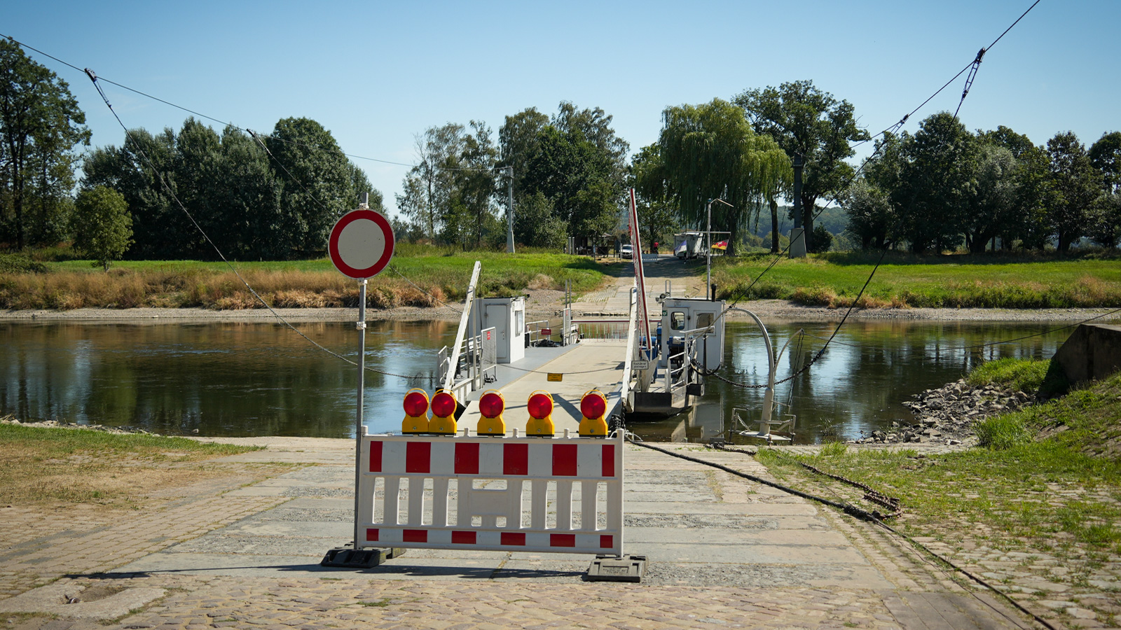 Nur noch 51 Zentimeter: Weser fällt auf historischen Tiefstand und die Folgen werden sichtbar